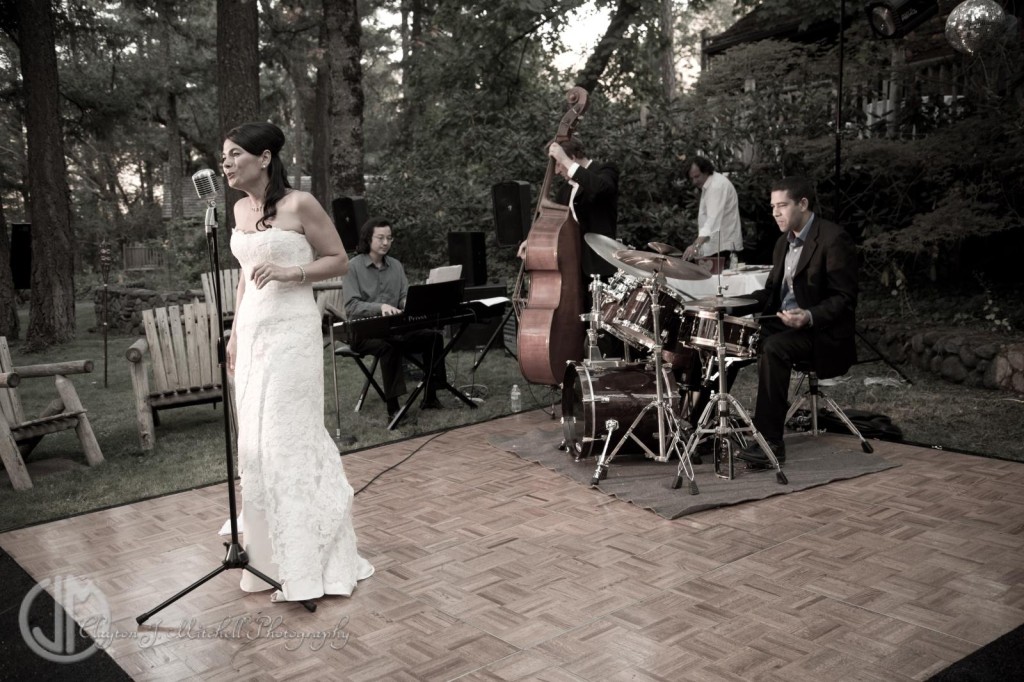 1157_RJsm bride singing at Weasku Inn