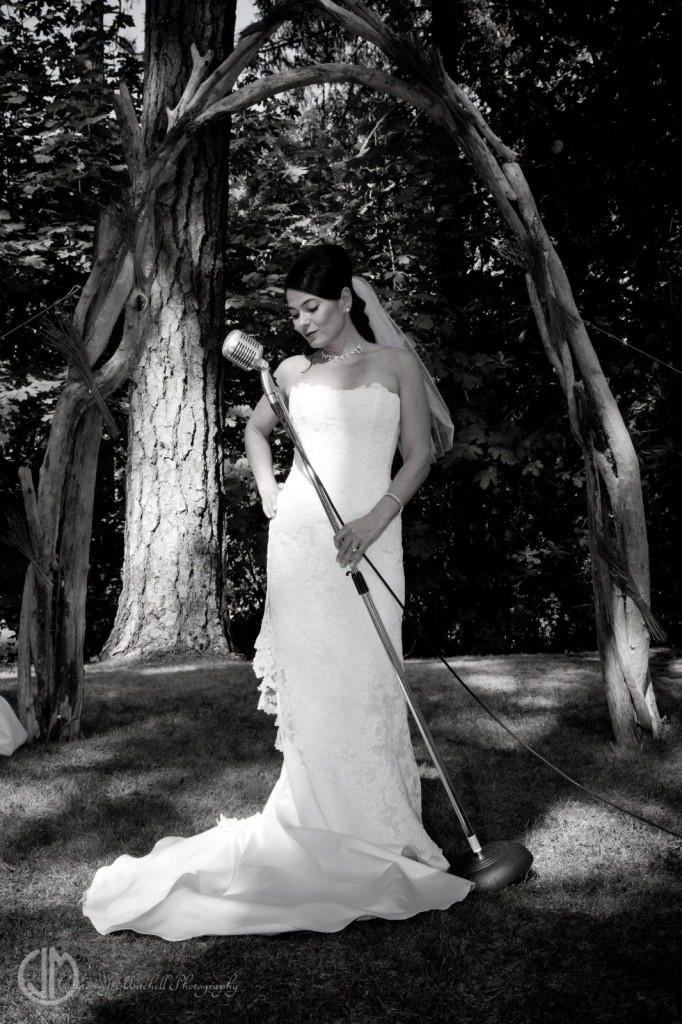 0465_RJsm jazz singer gets married