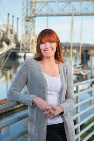 Lifestyle portrait with Fruitvale Bridge in the background